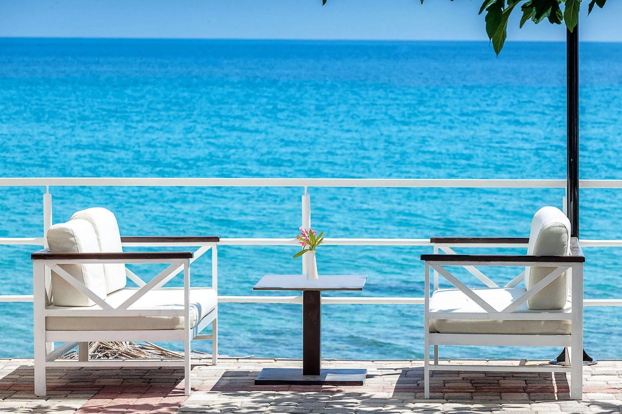 Xenios Dolphin Beach Hotel Ποσείδι Εξωτερικό φωτογραφία